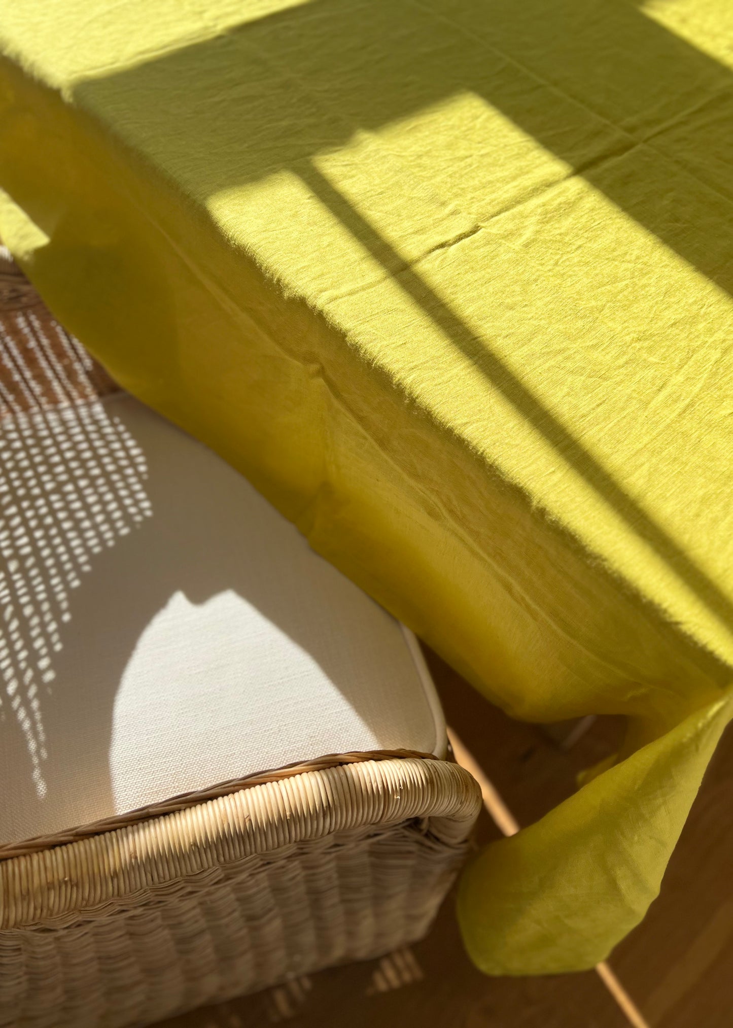 Charlotte Linen Tablecloth Lime