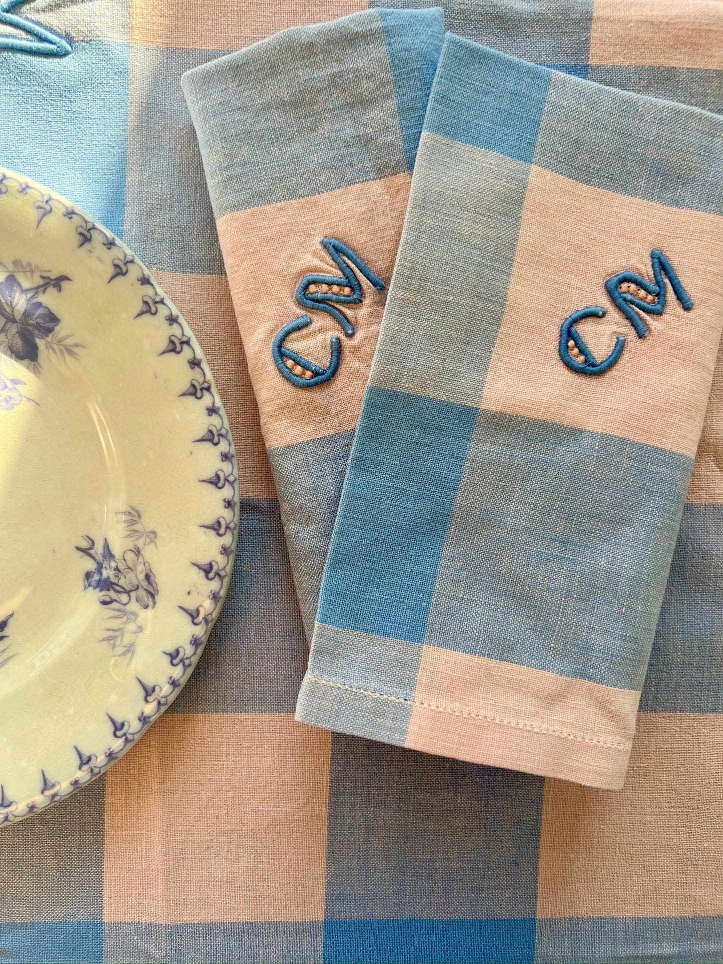 Checkered Monogrammed Second Hand Tablecloth with Napkins