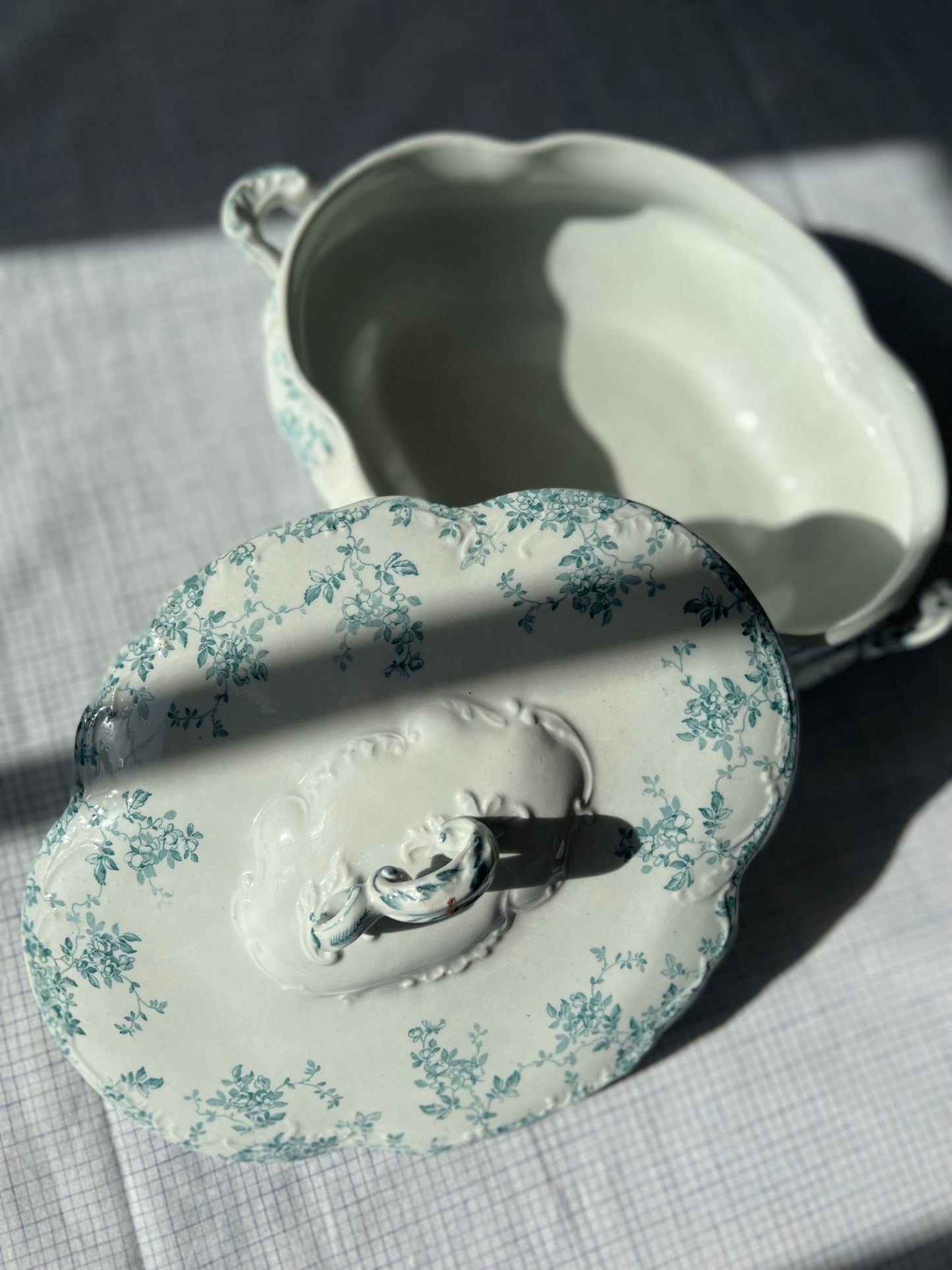 Vintage British Porcelain: Petite Vegetable Dish & Sauce Boat Set