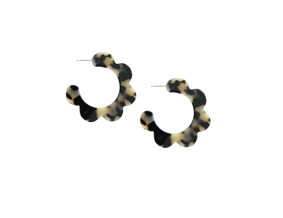 Blonde Tortoise Scalloped Hoops